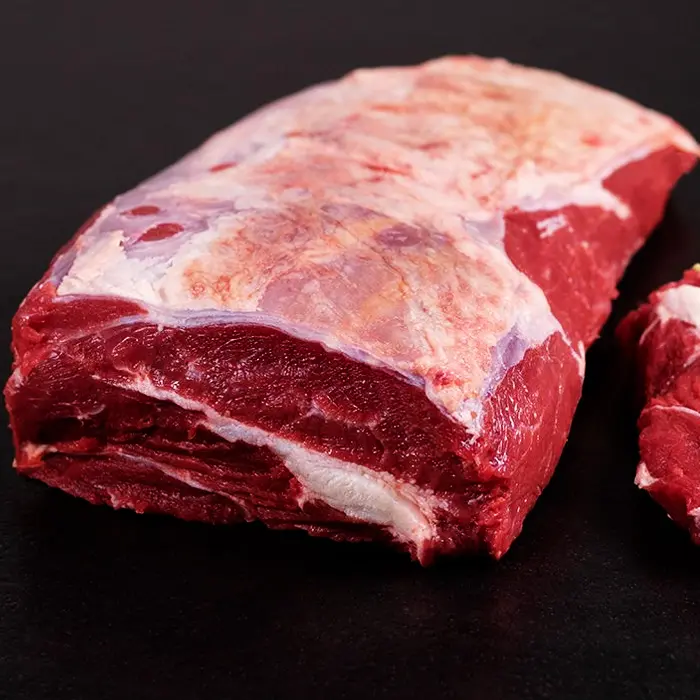 Rindfleisch vom heimischen Strohbullen – Zart gereift und meisterhaft zerlegt