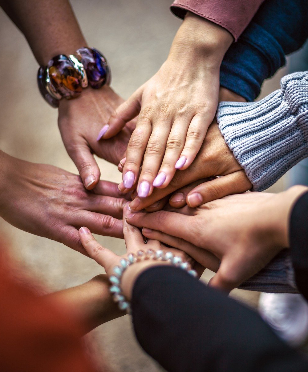 Spirale, erzeugen, spezifisch, Spinne, Taube, Höhe, Fliegen, Blut, Zahnarzt, Gewitter, Nahrungsmittel, Agoraphobie, Platzangst, Menschenmenge. öffentlich, Platz, Verkehrsmittel, Aufzug, Toilette, Fahrstuhl, Reise, Begleitung, herausfinden, vermeintlich, Peinlichkeit, Angstattacke, Gegenstand, Auslöser, ausgewiesen, Panikattacke, Panikstörung, heiter, Himmel, gekoppelt, vorhersehbar, Heftigkeit, Attacke, schnell, Angstspirale, inneren, Notgefühl, Begleitsymptom, Brustschmerz, Schwindel, Erstickungsgefühl, Entfremdungsgefühl, außerhalb, Realität, Verstand, auftreten, parallel, überzeugt, prüfen, kritisch, wohlwollend, betrachten, befinden, Anspruch, blamieren, ausdrücken, Erröten, Harndrang, Händezittern, Öffentlichkeit, erleben, meiden, fälschlicherweise, gehalten, Angstgefühl, bestimmt, Umstand, bezogen, verstärkt, Dauernervosität, Schlimm, Angstauslösend, unerwartet, Unfall, Angehörige, Freunde, Anspannung, Herzklopfen, Benommenheit, Schwitzen, Muskulatur, Magenbeschwerden, quälend, erlebt, immergleich
