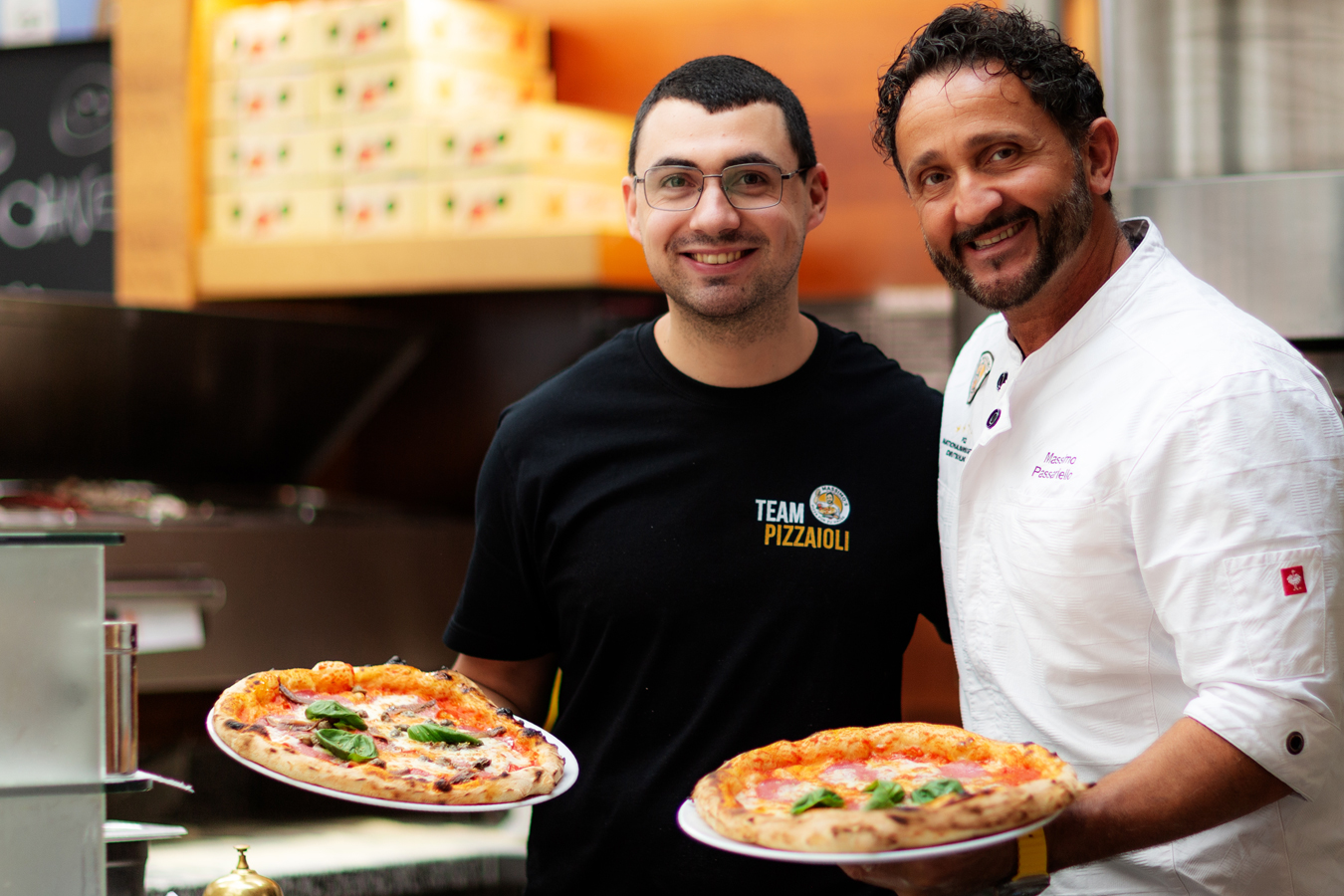 Frühstück, italienischem Frühstück, Colazione Italiana, klein, groß, Frühstück, französischen Frühstück, deutschen Frühstück, Fitness Frühstück, süß, englisch, Käsefrühstück, Eisspezialitäten, Antipasti, Pasta, Pizza, Gelati, Snacks, Salate, Getränke, Shakes, Kaffeespezialitäten, Kuchen, Torten, Schnitten, Geburtstagstorte, Waffeln, Crêpes, Antipasti, echt, Zutaten, Qualität, lecker, Eissorten, italienisch, Handwerkstradition, hergestellt, Bistro, Spezialitäten, Trattoria, vegan, Angebot, coole, kreative, Klassiker, Kommen, besuchen, erleben, bayerisch-italienisch, Bestes, ganz, Umgebung, Personal, sehr, freundlich, zuvorkommen, muss, unbedingt, probieren, Qualität, Obstfrische, Geschmack, einfach, hervorragend, Abend, grandios, Gelateria, Burger, Lounge, Eine Kugel Eis, Zwei Kugeln Eis, Drei Kugeln Eis, Vier Kugeln Eis, Fünf Kugeln Eis, Familien Packung, Familenpack M, Familenpack L, Familenpack XL, Ananas Becher, Erdbeer Becher, Malaga Becher, Joghurt-Becher, Frucht Becher, Amarena Becher, Schoko Becher