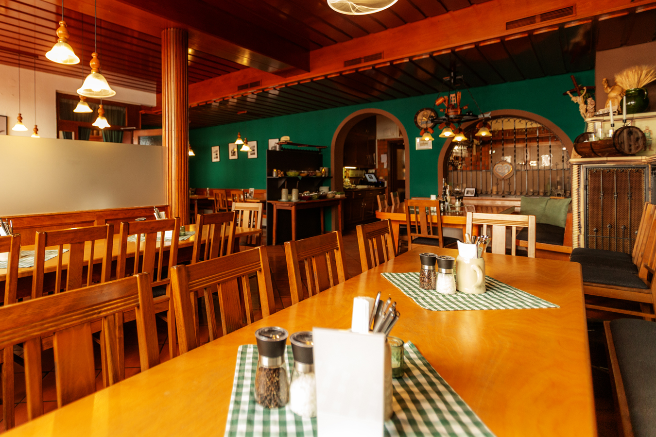 Ihr Stop am Stadtplatz Vilshofen: Bayerische Gastronomie, sonnige Terrasse, Biergarten & Pension mit Herz.