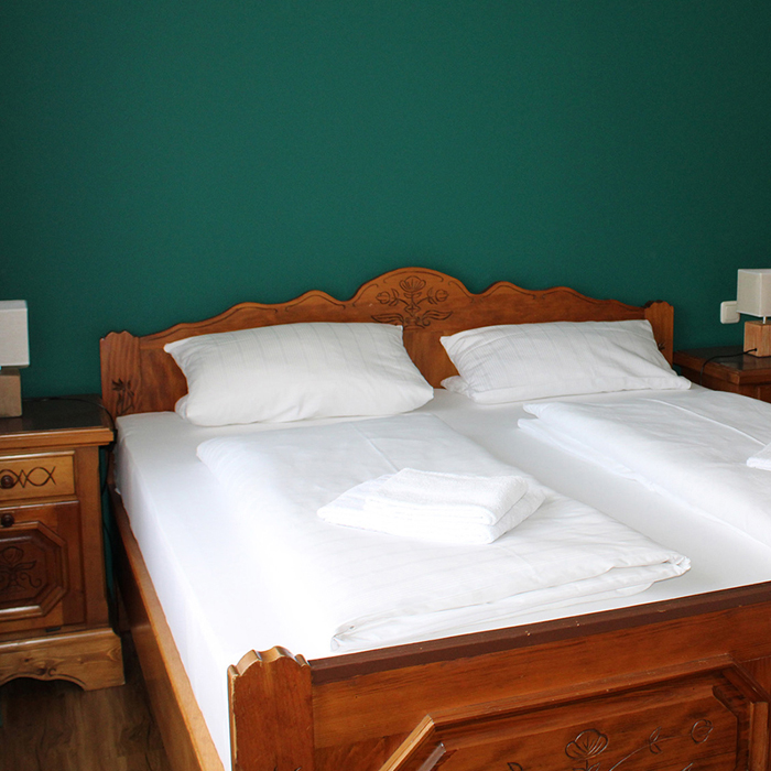 Entspannungsurlaub, Gratis, stornierbar, Anreise, Preisgarantie, buchen, sparen, schlafen, bekannt, historisch, Altstadt, Wahrzeichen, Stadtturm, Lage, Dreiflüssestadt, Benediktinerabtei, Schweiklberg, jährlich, Volksfest, groß, Festzug, Feuerwerk, Donaupromenade, Ginkgo-Park, beliebt, Ausflugsziel, Herzen, erwartet, persönlich, familiär, geführt, Haus, behaglich, Atmosphäre, freundlich, Service, WLAN, TV, Zimmer, günstig, Preise, Einfach, schell, sicher, Buchung, Kostenlos, Stornierung, Exklusiv, Businessrabatt, Hotelbewertung, besten, Gästehaus, wenig, Gehminuten, wichtig, Sehenswürdigkeit, Stadt, entfernt, fühlen, ersten, Urlaubstag, rundum, wohl, Kulinarisch, Genuss, viele, Ausflugsziele, Vilshofen, Vilshofen an der Donau, Gastronomie, Gasthaus, Gaststätte, Gasthof, Wirtshaus, Lokal, Essen, Trinken, Eis, Restaurant, Küche, Biergarten, Pension, Zimmer, Fremdenzimmer, Gästezimmer, Übernachten, Schlafen, Unterkunft, Radfahrer, Donauradweg, Bike, eBike, E-Bike, Familie, Begrüßung, Herzlich, Traditionsgasthof